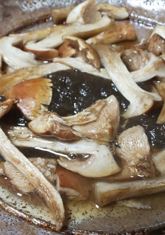 クリフウセンタケ、とろろ昆布の焼きキノコ-レシピのメイン写真