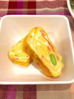 彩り綺麗♡カニカマと枝豆の出し巻きたまご-レシピのメイン写真