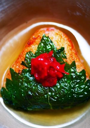 夜食にも♡梅みりん焼きおにぎり茶漬け-レシピのメイン写真