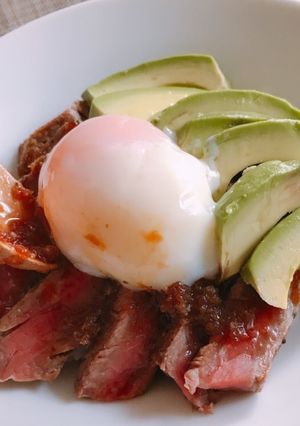 牛ステーキとアボカド丼-レシピのメイン写真