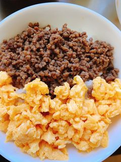 みんな大好き!我が家のそぼろ丼『2色丼』-レシピのメイン写真