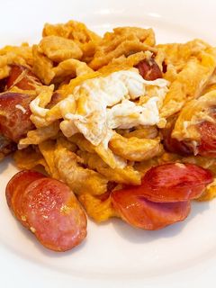 マヨネーズで食べるソーセージと卵の炒め物-レシピのメイン写真