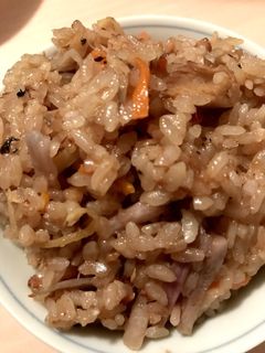 おかきで♪根菜と鯖のおこわ風炊き込みご飯-レシピのメイン写真