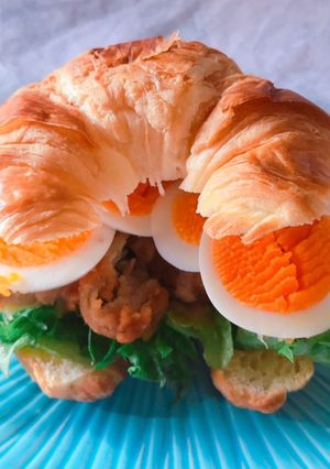 朝ごはんに♪フライドチキンでサンドイッチ-レシピのメイン写真