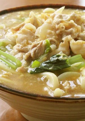 豚バラ肉と小松菜とふんわり卵の煮込うどん-レシピのメイン写真
