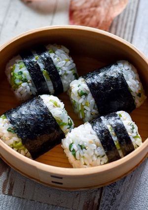 セリ混ぜご飯のおにぎり◎お弁当に♪-レシピのメイン写真