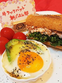 鮭フレークサンドとレンチン♪アボカド玉子-レシピのメイン写真
