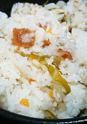 梅香で爽やか✨梅しらす五目炊き込みご飯-レシピのメイン写真