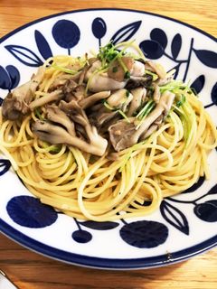 簡単!牡蠣と豆苗と舞茸のオイルパスタ-レシピのメイン写真