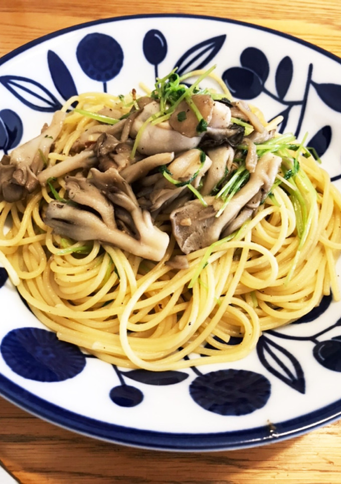 簡単！牡蠣と豆苗と舞茸のオイルパスタ-レシピのメイン写真