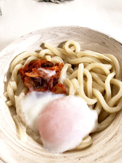 ズボラ飯 温玉のせ キムチうどん-レシピのメイン写真