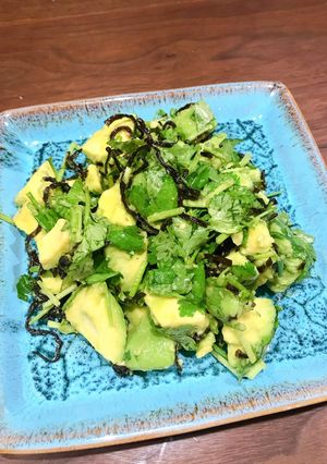 簡単！パクチーとアボカドの塩昆布あえ-レシピのメイン写真