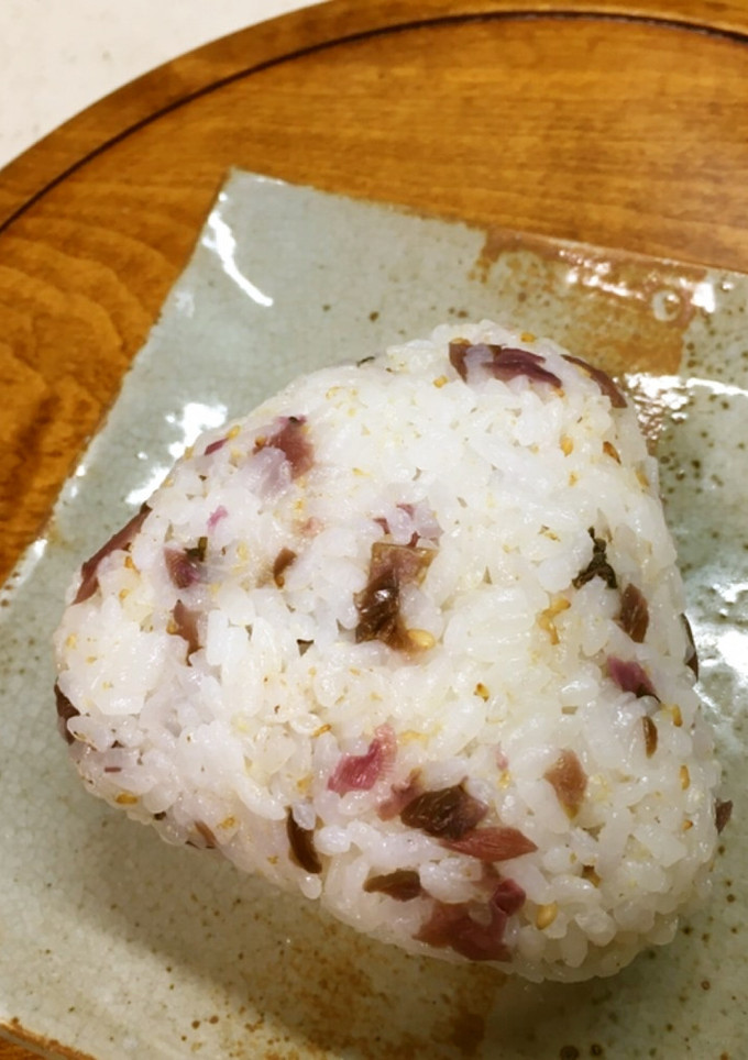 柴漬けとすりごまのおにぎり-レシピのメイン写真