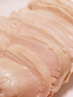 使える!鶏胸肉でし~っとり簡単⭐茹で鶏-レシピのメイン写真