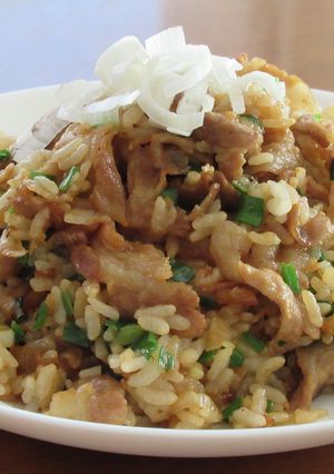 豚バラ肉のニラにんにくチャーハン-レシピのメイン写真