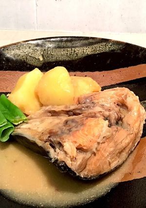 生鮭頭とじゃが芋の味噌煮-レシピのメイン写真