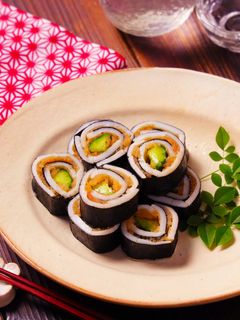 かまぼこで♪紅白明太海苔巻き☆-レシピのメイン写真