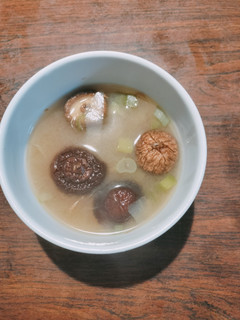 椎茸と葱と大根の皮の生姜味噌汁-レシピのメイン写真
