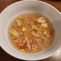 รูปของ コーンとカニカマの中華風スープ