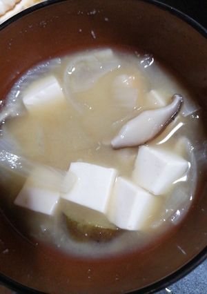 椎茸豆腐玉ねぎお麩ナスの味噌汁-レシピのメイン写真