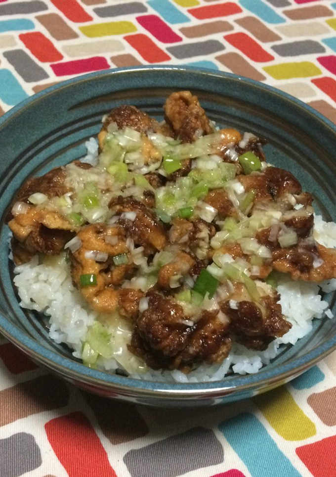 超簡単☆ねぎ塩ソースがたっぷり！唐揚げ丼-レシピのメイン写真