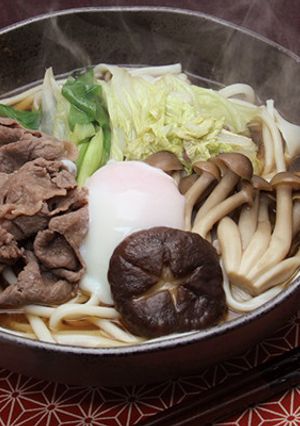 玉子とからめて|すき焼き風うどん-レシピのメイン写真