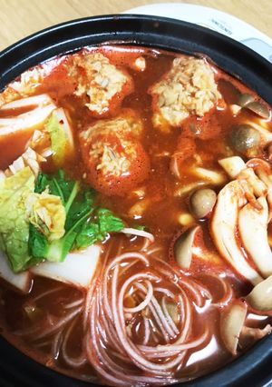腸まで届く鶏団子のとまとキムチ鍋-レシピのメイン写真