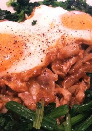 豚肉の生姜焼き★目玉焼きとホウレン草添え-レシピのメイン写真