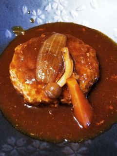 リメイク♡ビーフシチューで煮込ハンバーグ-レシピのメイン写真
