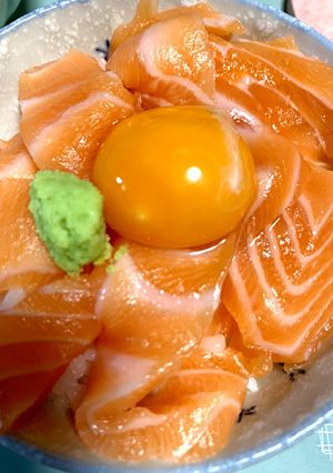 刺身の切り方と刺身とサーモンたっぷり丼-レシピのメイン写真