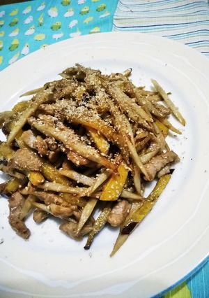 豚ヒレとごぼう・さつまいもの黒酢炒め-レシピのメイン写真