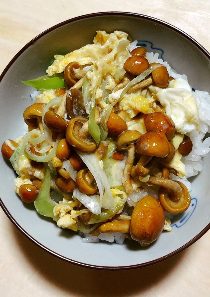 パパっと5分で簡単　なめこの卵とじ丼-レシピのメイン写真