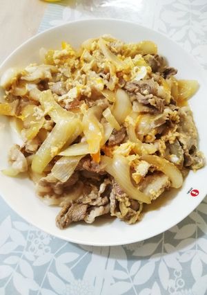 簡単♪豚肉と玉ねぎの卵とじ-レシピのメイン写真