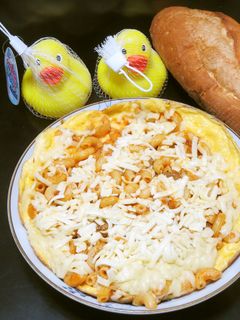 マヨオムレツでトマトソースマカロニのピザ-レシピのメイン写真