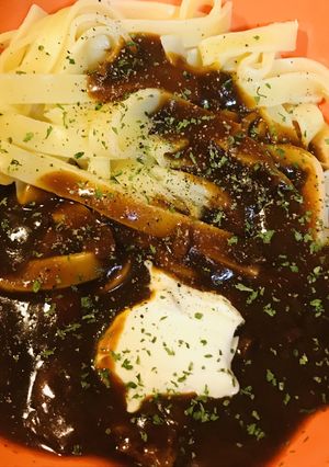 レトルト●生パスタをハヤシライスソースで-レシピのメイン写真