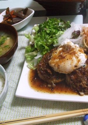 ﾊﾝﾊﾞｰｸﾞ・ﾎﾟｰﾁﾄﾞｴｯｸﾞ乗せ-レシピのメイン写真