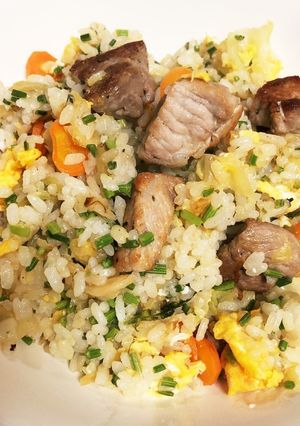 ゴロゴロお肉の人参茎入りチャーハン-レシピのメイン写真