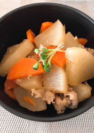 食べ過ぎ注意！大根と人参、豚肉の煮物-レシピのメイン写真