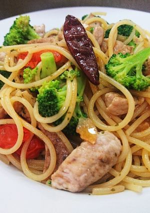 豚ヒレ肉と野菜のアンチョビ風味パスタ-レシピのメイン写真