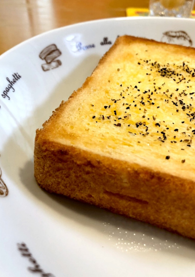 簡単♪私の☆バター風味トースト(黒胡椒)-レシピのメイン写真