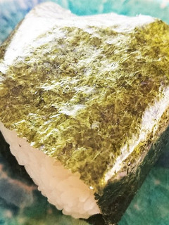 我が家で好評なおかかマヨおにぎり-レシピのメイン写真