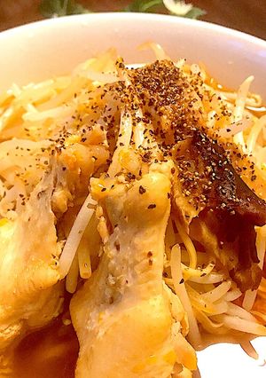 温まる、煮込み手羽元と大量もやしラーメン-レシピのメイン写真