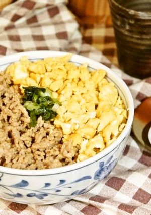 レンジで♪息子が喜ぶ豚と卵の２色そぼろ丼-レシピのメイン写真