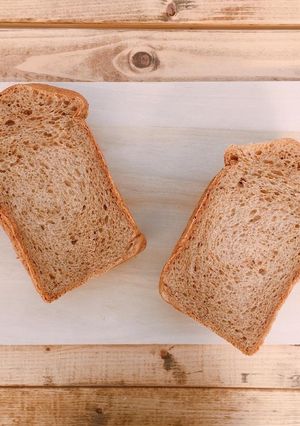 全粒粉入りプルーン食パン-レシピのメイン写真