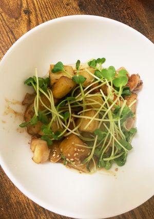山芋鶏肉うまうま炒めかいわれ乗せ-レシピのメイン写真