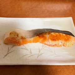 รูปของ 塩鮭より美味しい!!ふっくら生鮭の塩焼き