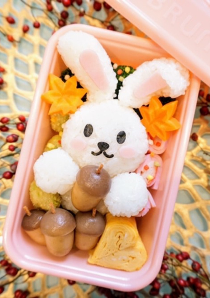 秋 どんぐりを持つウサギちゃん 弁当-レシピのメイン写真