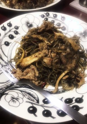 豚肉とエリンギの黒胡麻ソースパスタ-レシピのメイン写真