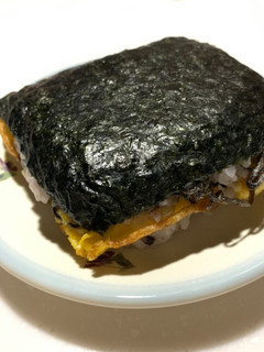 卵と塩昆布のサンドおにぎり-レシピのメイン写真