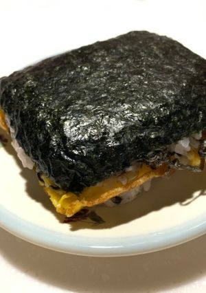 卵と塩昆布のサンドおにぎり-レシピのメイン写真
